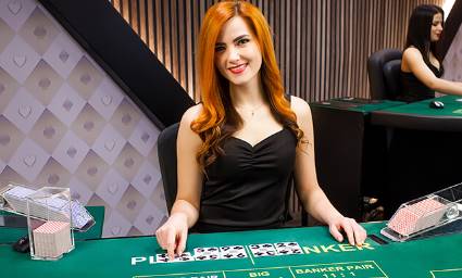 Dealer trong sòng bài casino trực tuyến
